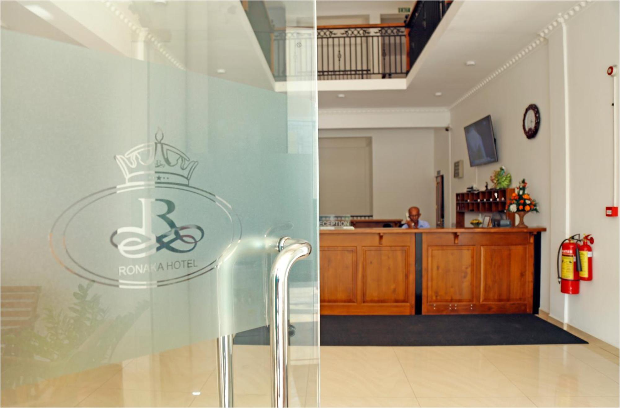 Ronaka Airport Transit Hotel Катунаяка Экстерьер фото
